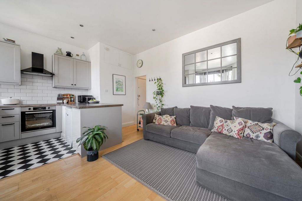 Property photo 2 of 18 1467444-20-6A15B7...