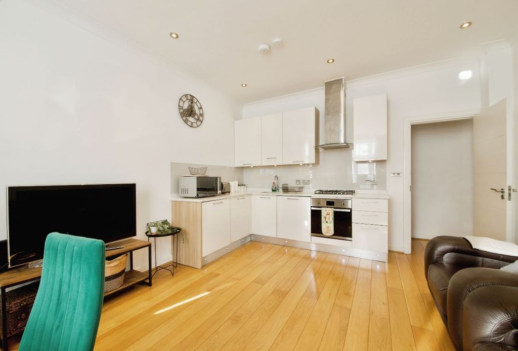 Property photo 2 of 34