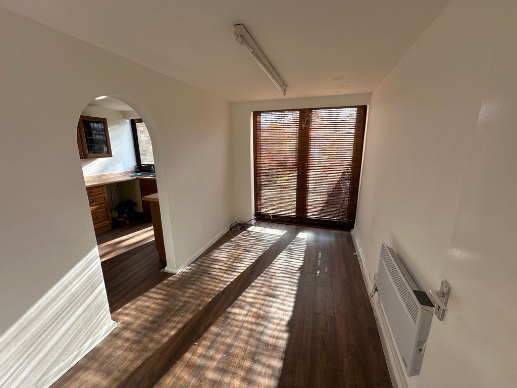 Property photo 2 of 4 Living Room