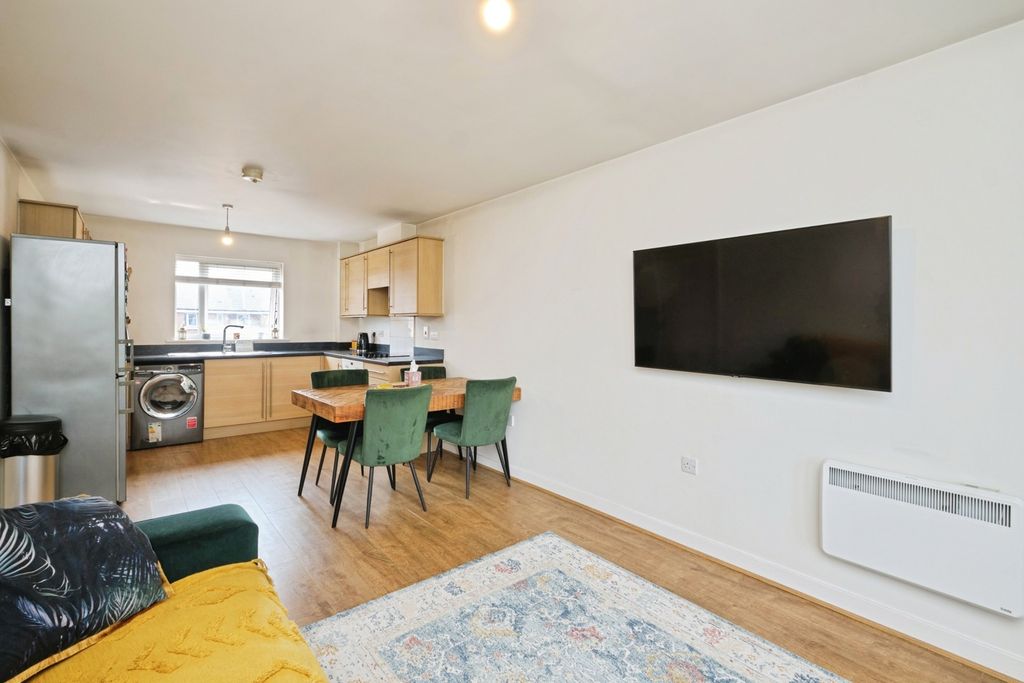 Property photo 3 of 20 Pbox-Img.Jpg