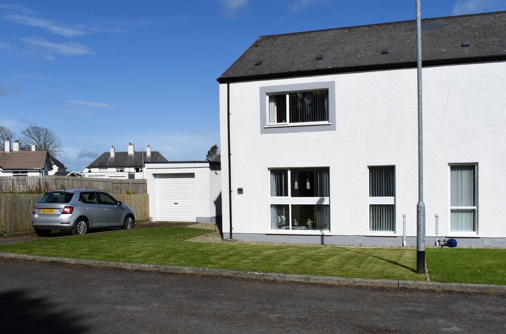 Property photo 2 of 26