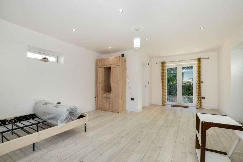 Property photo 3 of 10 Pbox-Img.Jpg