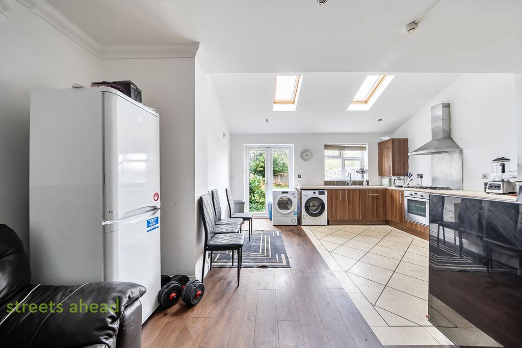 Property photo 3 of 16 49c835d6-9322-467...
