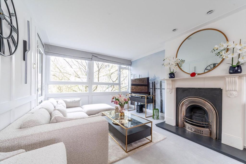 Property photo 1 of 24 Living Room