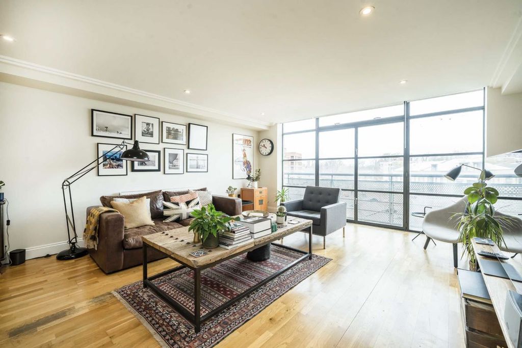 Property photo 2 of 6