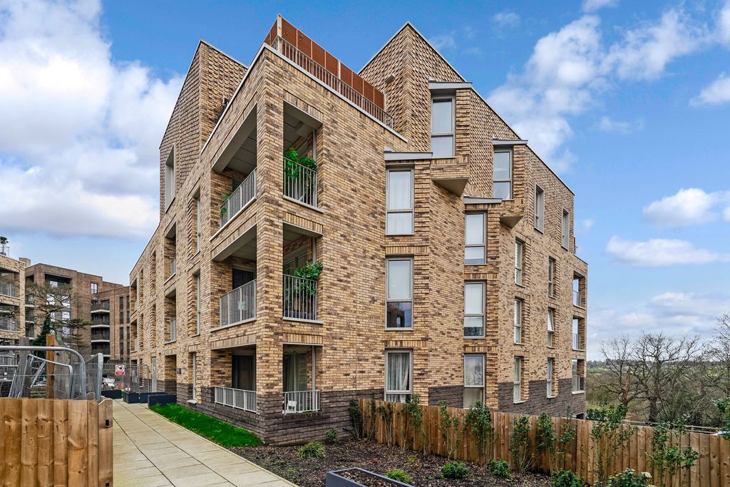 Property photo 1 of 21