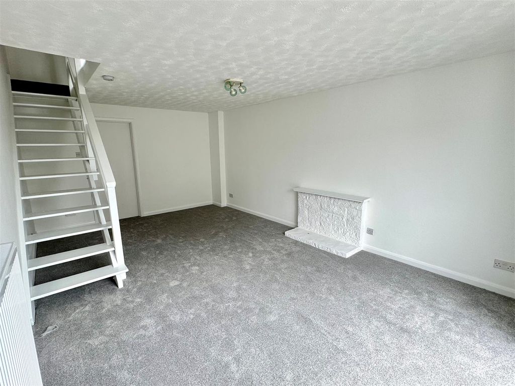 Property photo 3 of 8 43 Pendragon Crescent Lounge