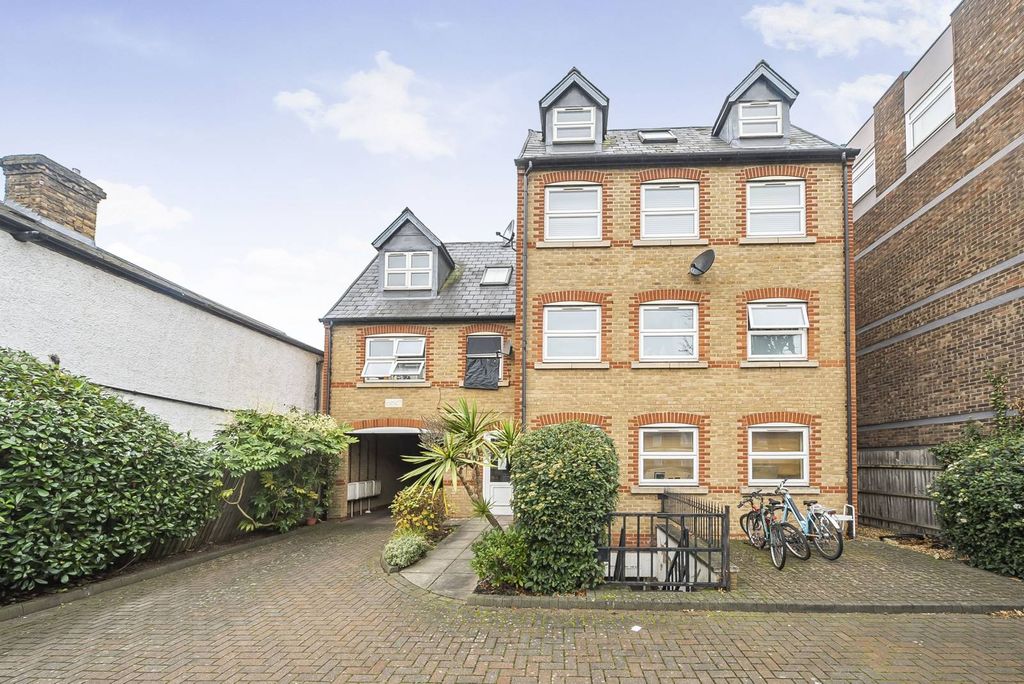 Property photo 2 of 6