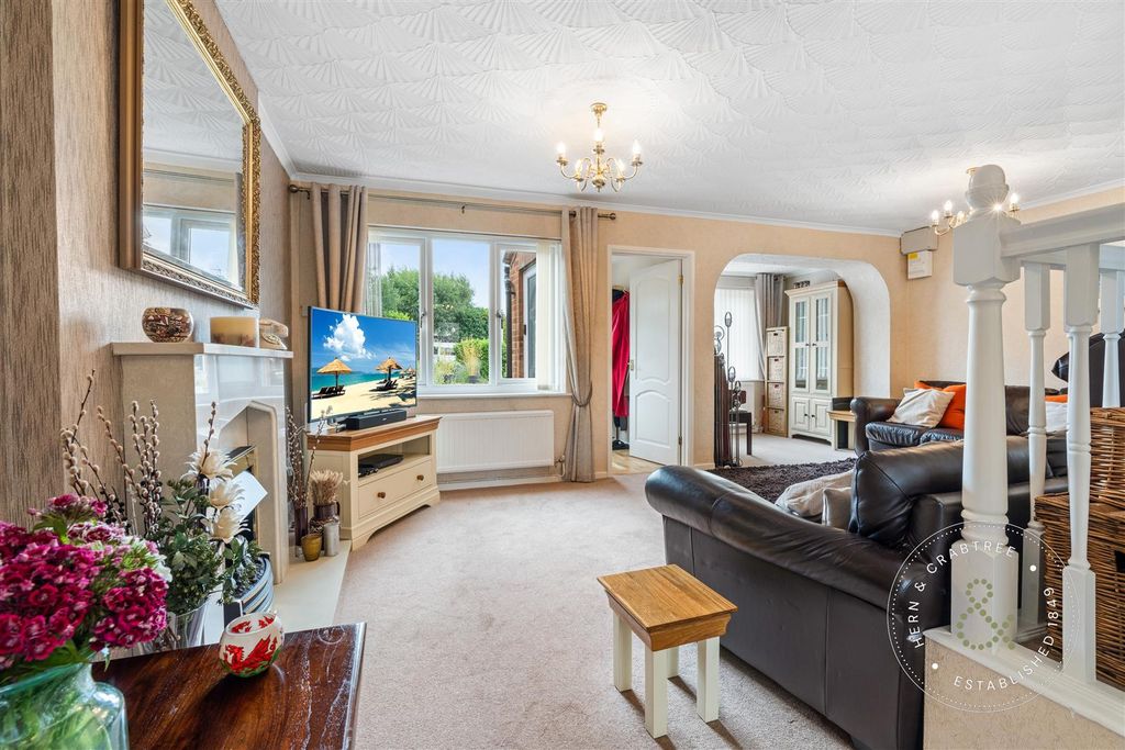 Property photo 3 of 31 Althorp Drive, Penarth (7).Jpg
