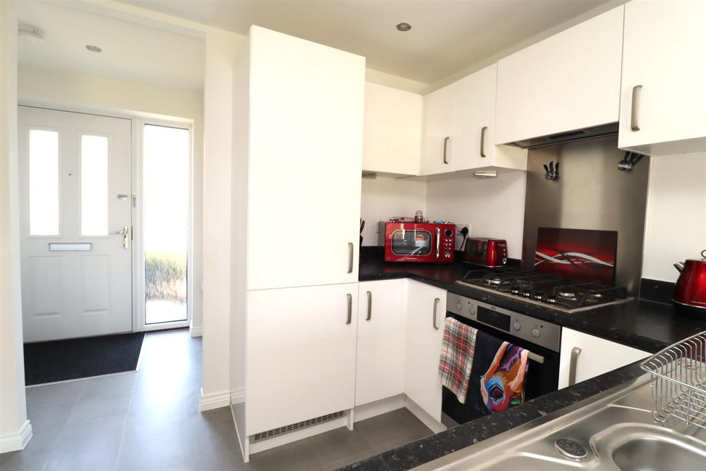 Property photo 3 of 12 Kitchen.Jpg