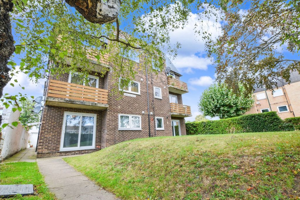 Property photo 1 of 9