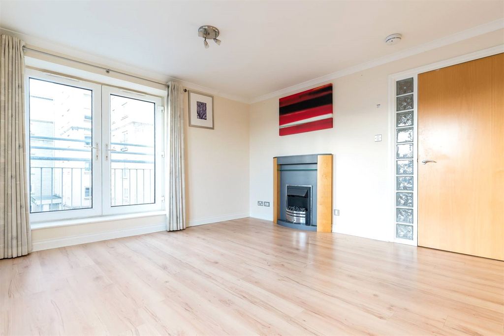 Property photo 3 of 20 Picture No. 05