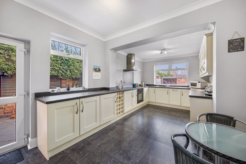 Property photo 3 of 25 Kitchen