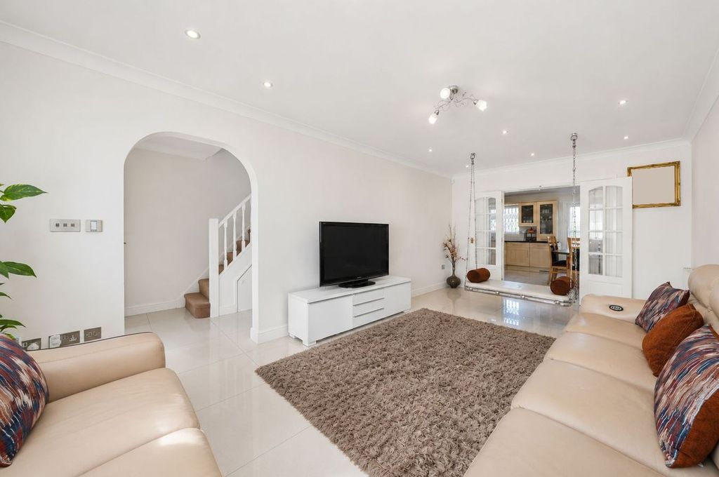 Property photo 2 of 18
