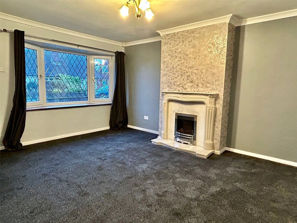 Property photo 2 of 13 Lounge