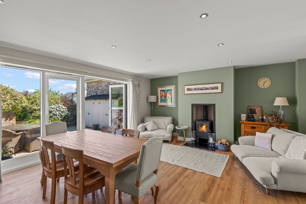 Property photo 3 of 24