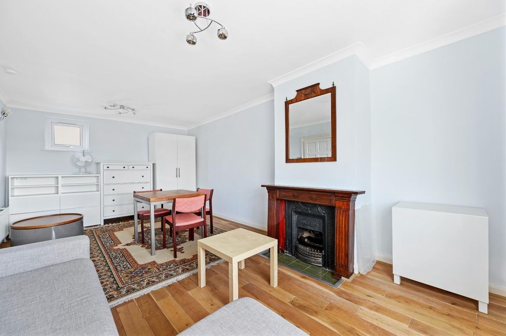 Property photo 2 of 9 Fbl - Hammersmith Grove - Receptionc3 (1).Jpg