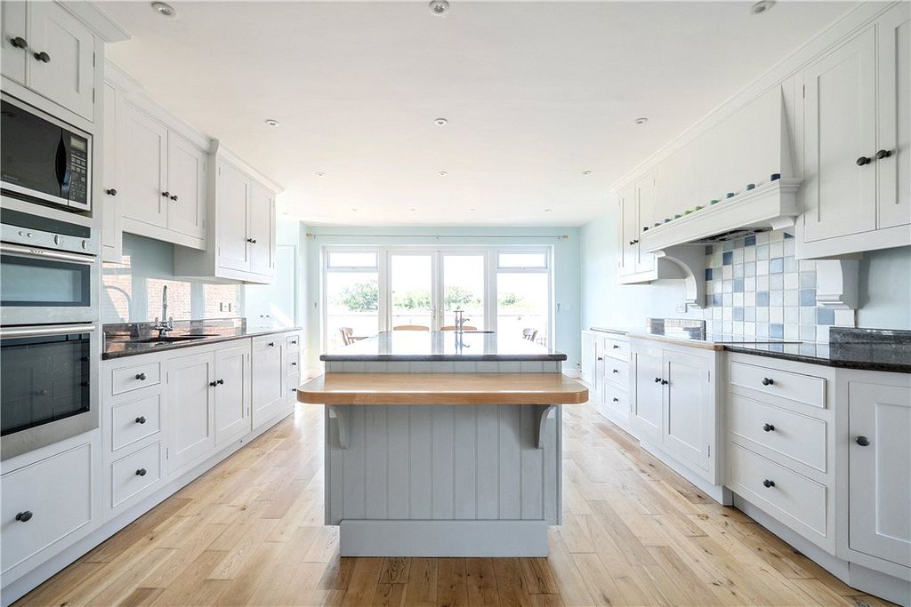 Property photo 3 of 11 Picture No. 05