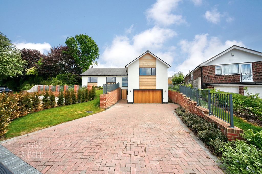 Property photo 1 of 31 4825420
