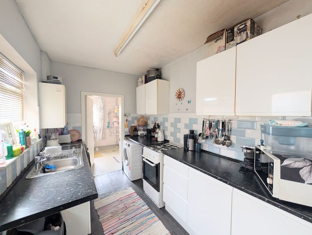 Property photo 2 of 9 Kitchen