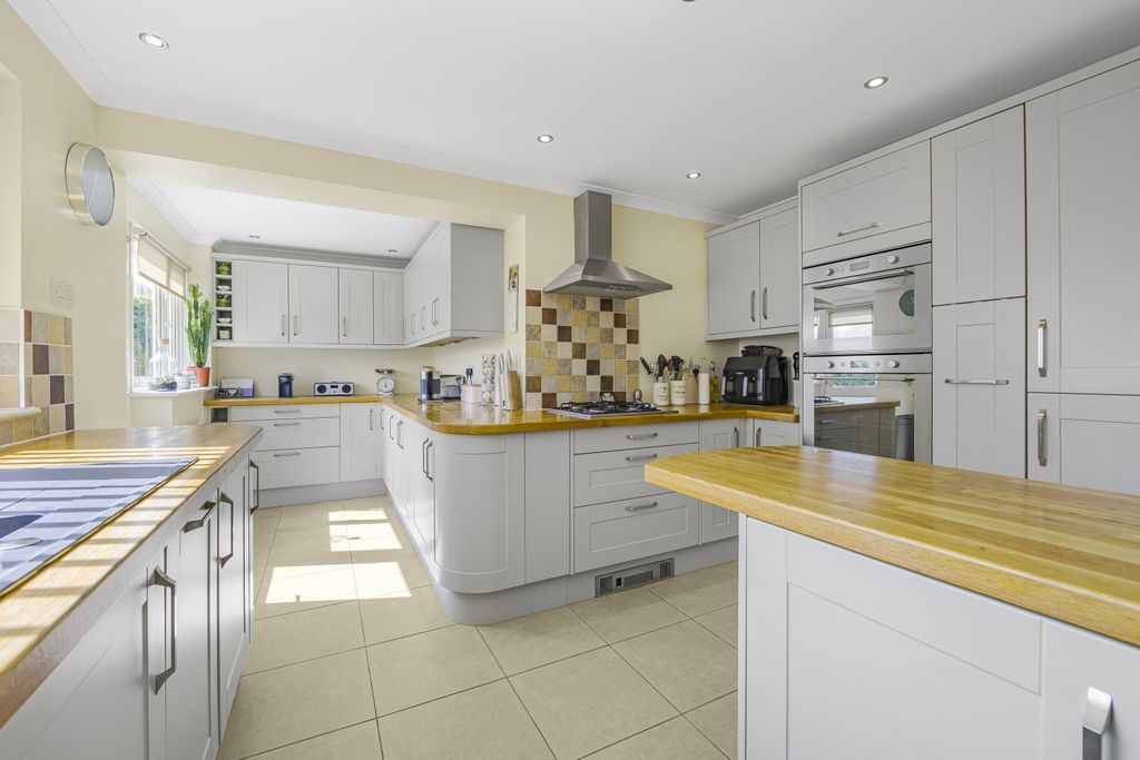 Property photo 2 of 28 Kitchen