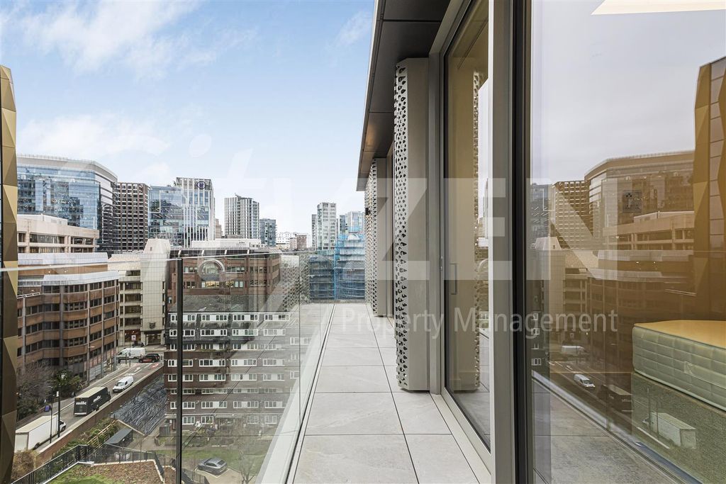 Property photo 3 of 34 Terrace