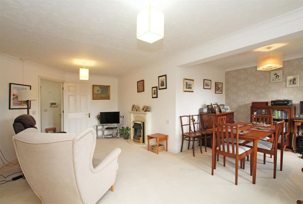 Property photo 3 of 12