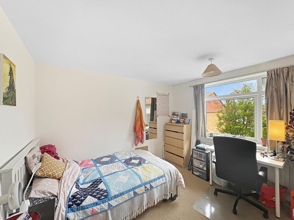 Property photo 2 of 8 Bedroom