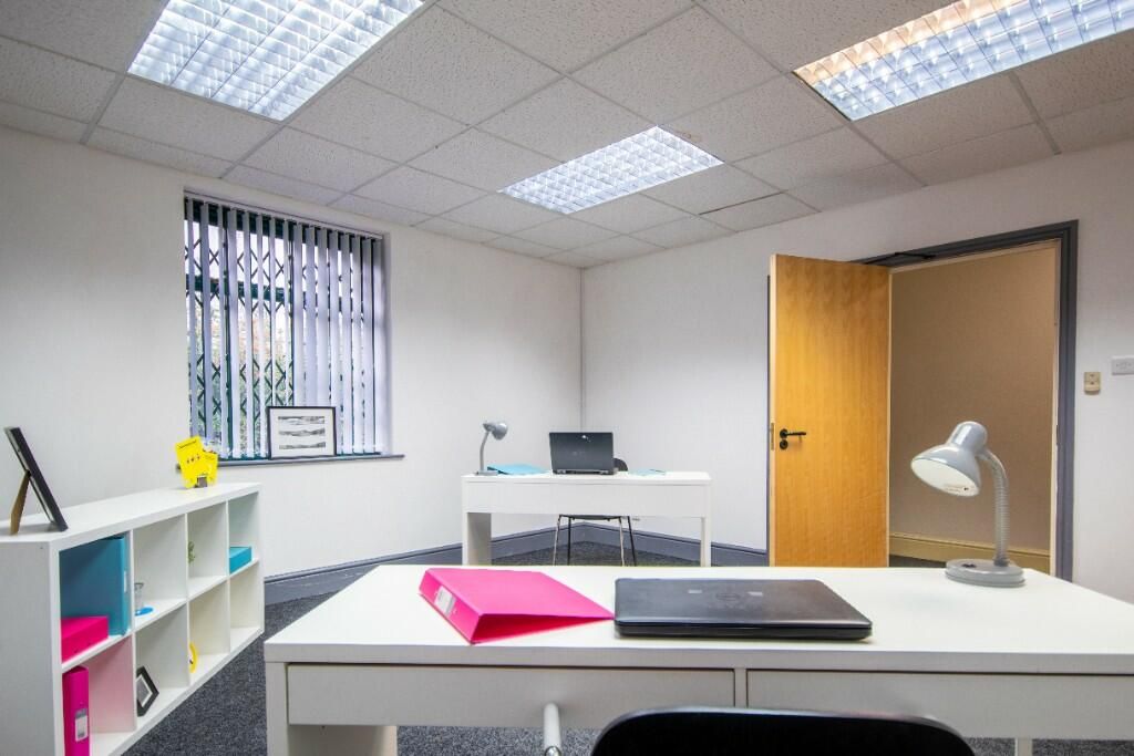 Property photo 3 of 32 Office 