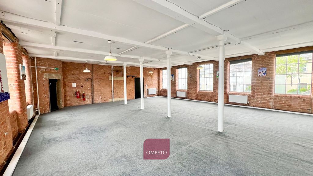Property photo 1 of 7 Large Office For Rent