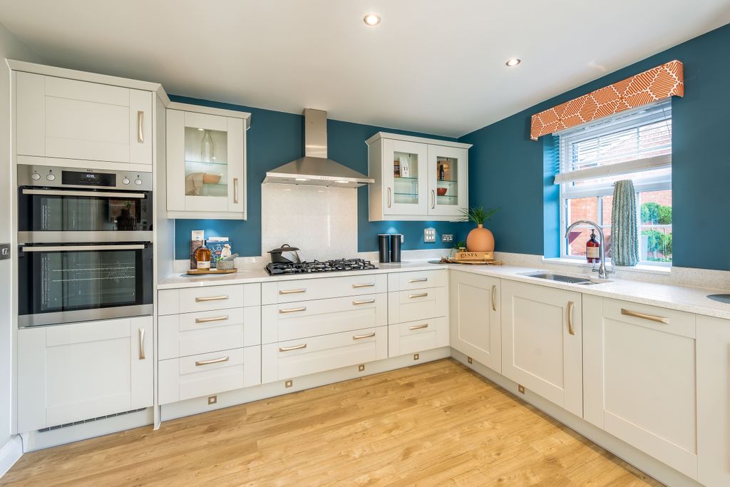 Property photo 2 of 10 Buckingham Kitchen