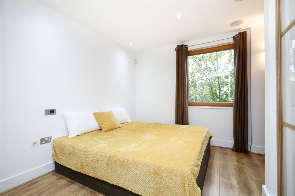 Property photo 3 of 14 Bedroom