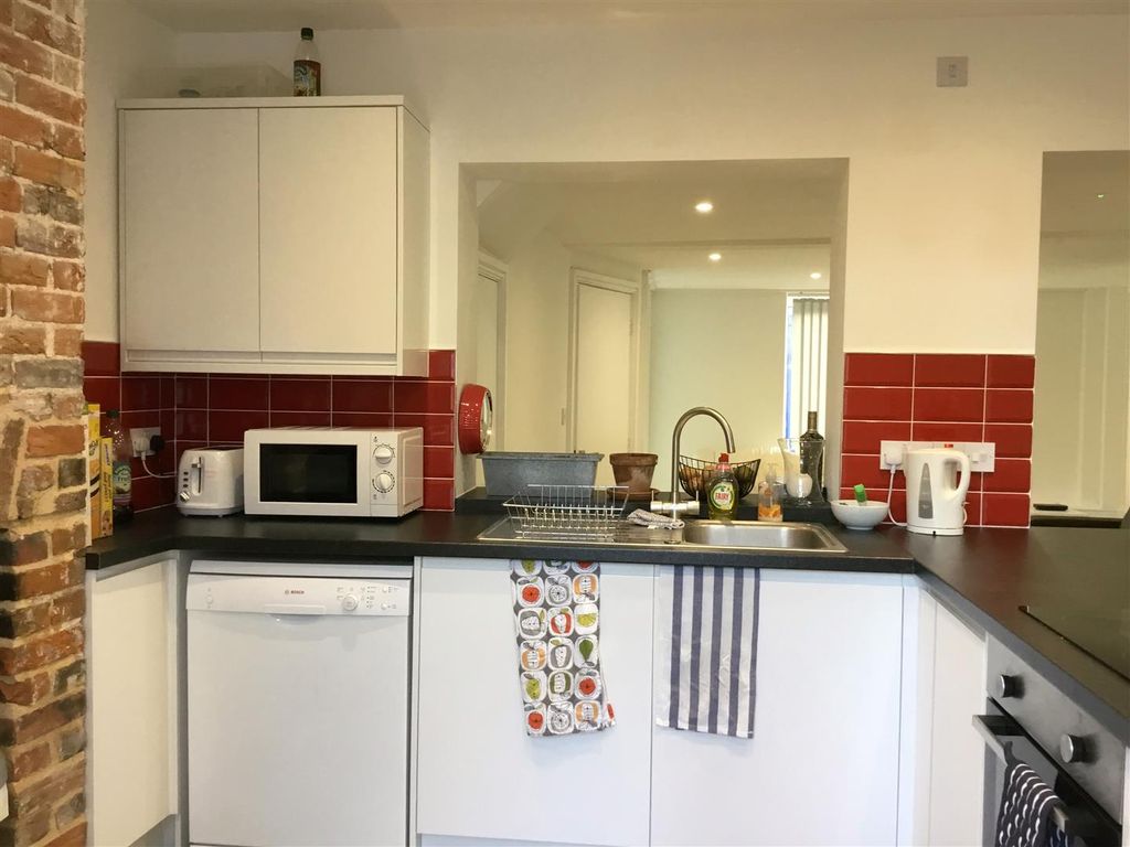 Property photo 2 of 15 41 Broad St New Kit B.Jpg