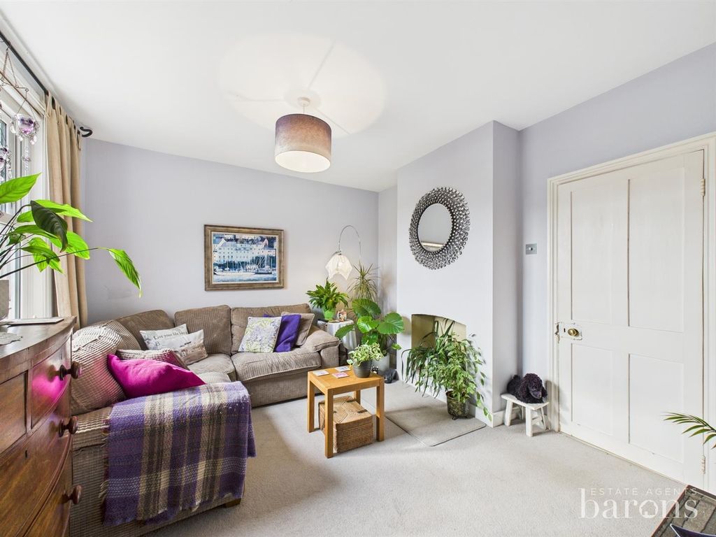 Property photo 3 of 36 Cam05005G0-Pr0048-Still004.Jpg