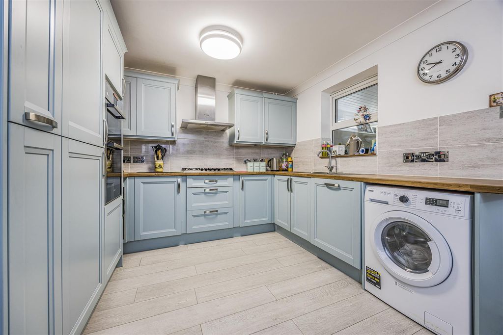 Property photo 2 of 18 29 Forsythia Close, Havant-Porticomarketing-Nexa-1