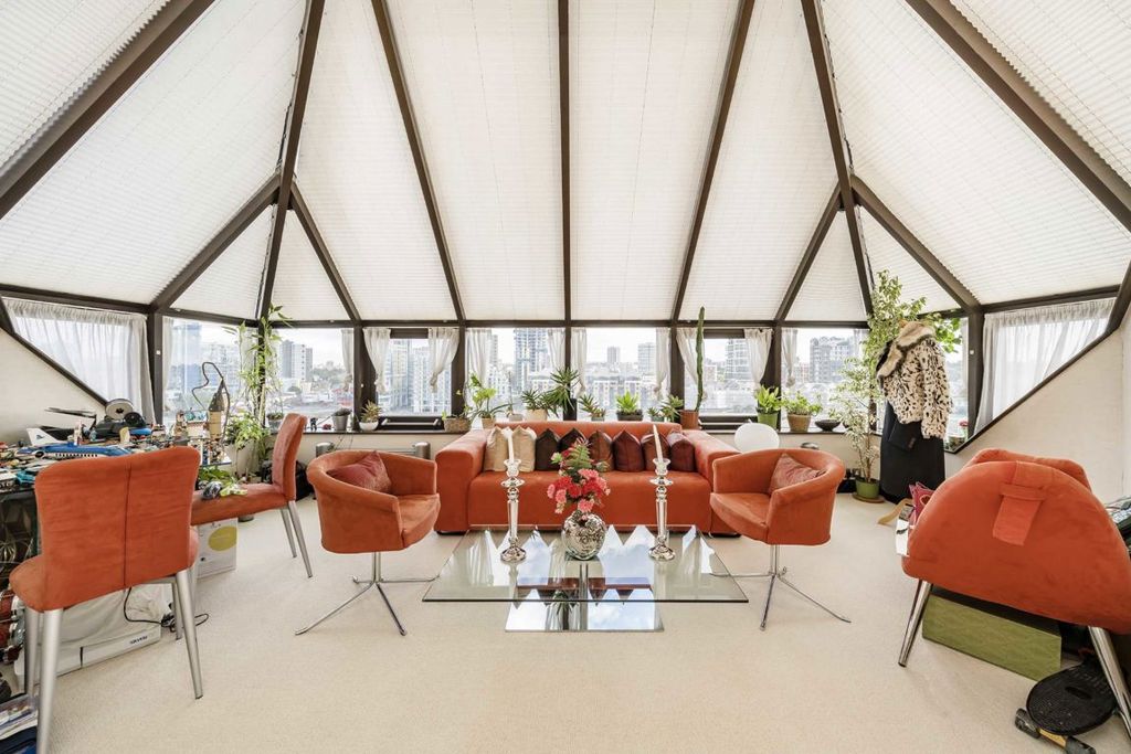 Property photo 3 of 11