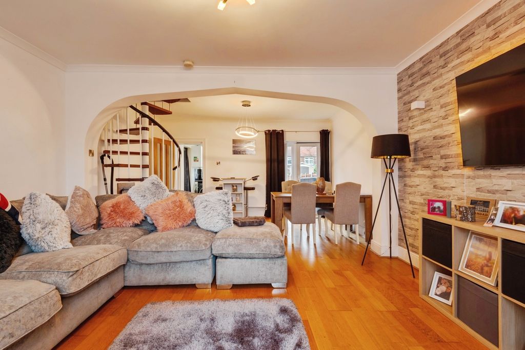 Property photo 3 of 20 Pbox-Img.Jpg