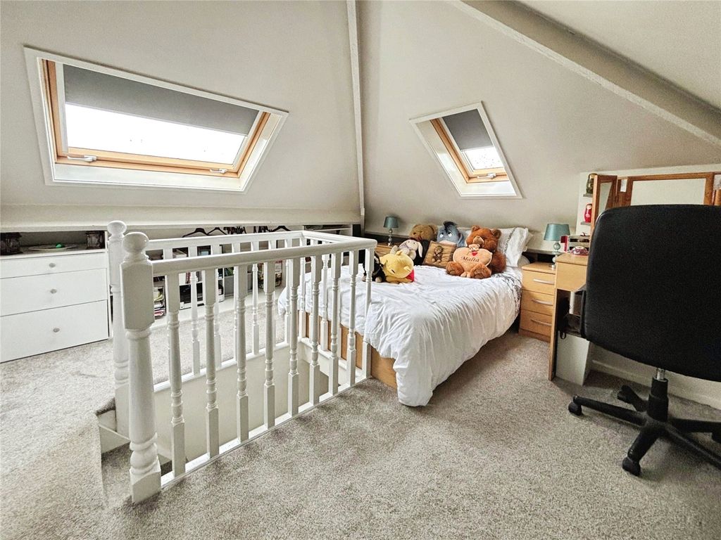 Property photo 3 of 19 Attic Room