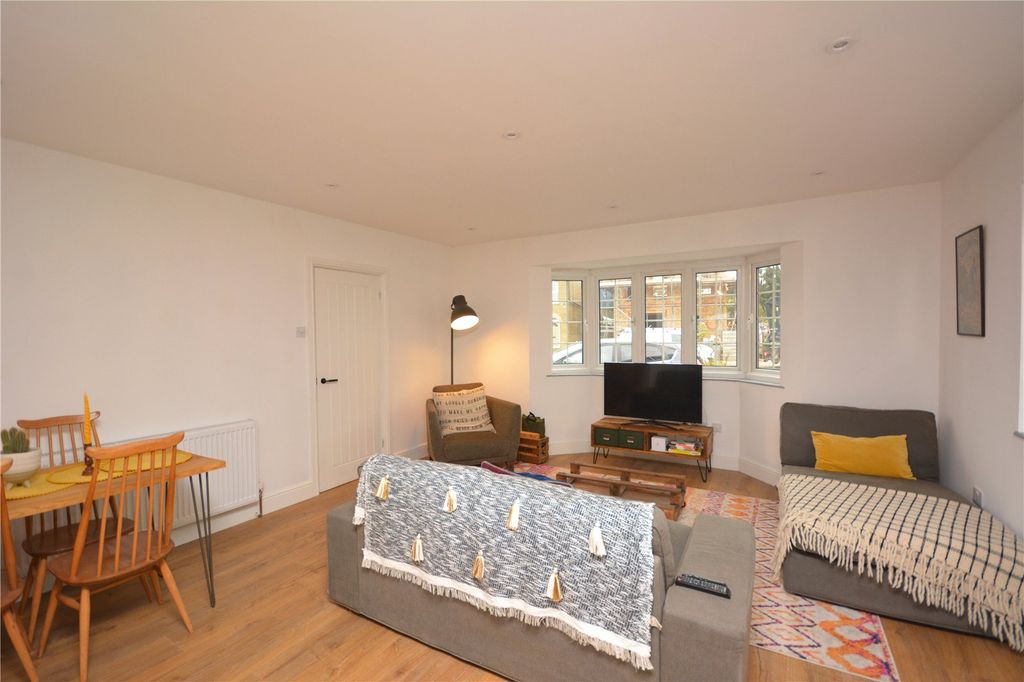 Property photo 3 of 10 Lounge