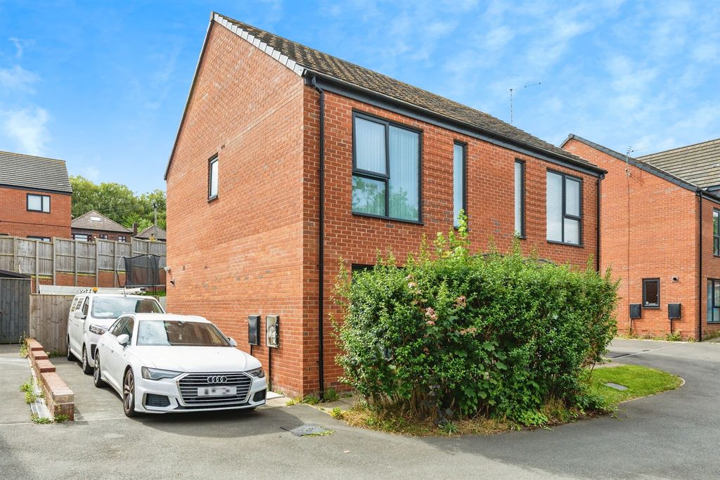 Property photo 1 of 11