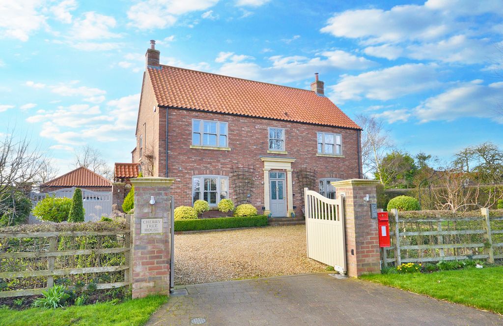Property photo 1 of 44