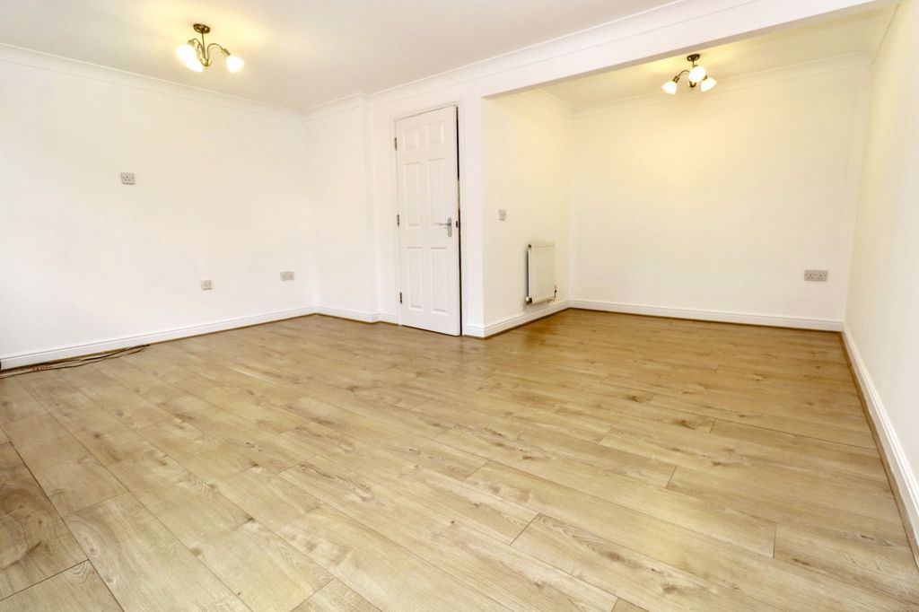 Property photo 3 of 33