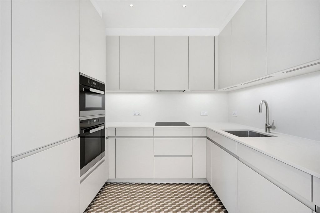 Property photo 3 of 14 Kitchen