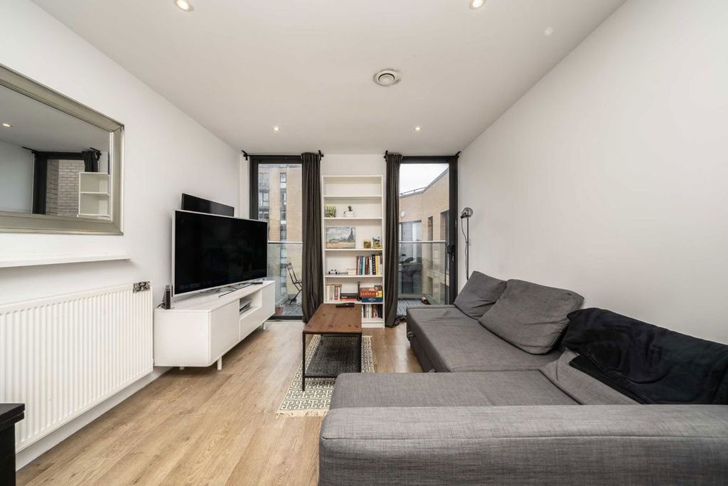 Property photo 3 of 6