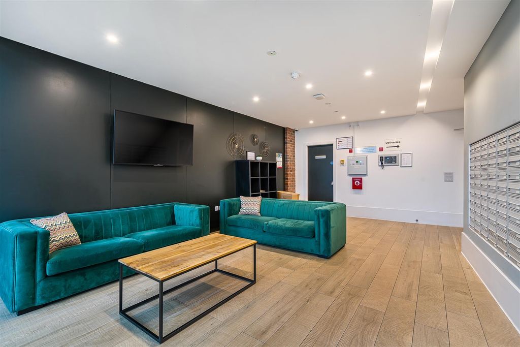 Property photo 3 of 17 1396438-3-696640F333596.Jpg