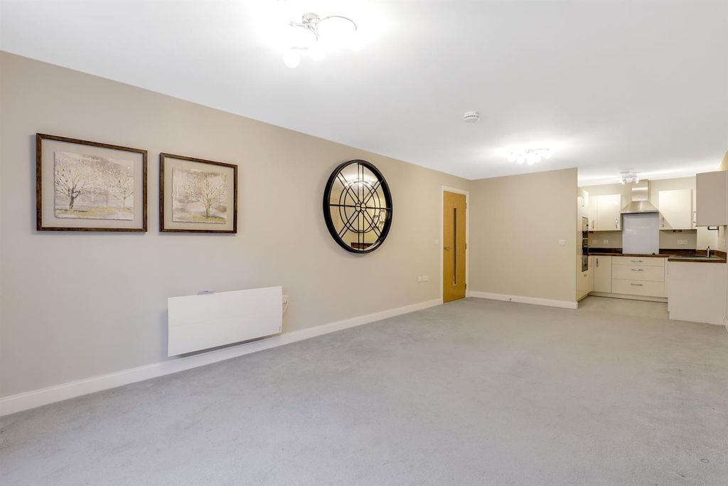 Additional image 16 of 2 bed flat for saleOutwood Lane, Chipstead, Coulsdon CR5
