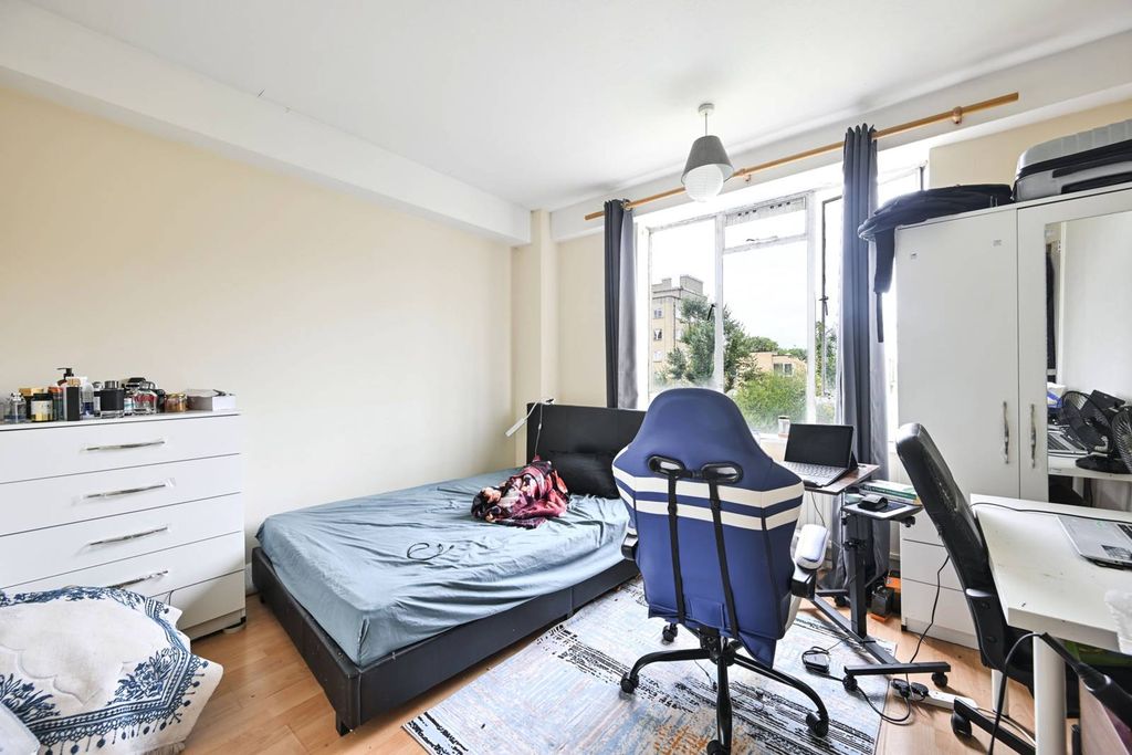 Property photo 3 of 4