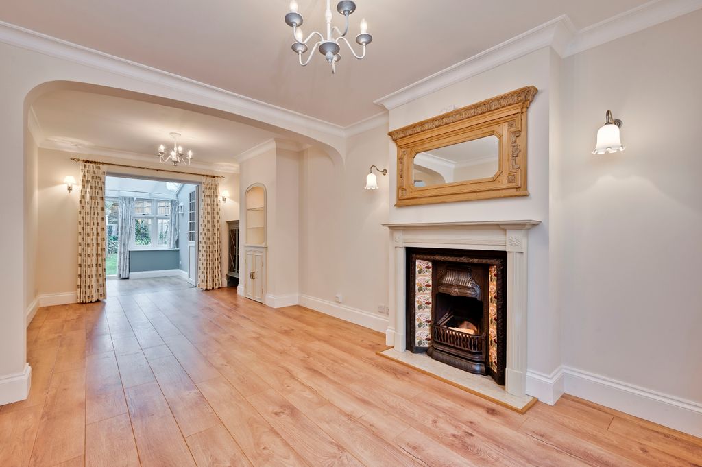 Property photo 3 of 17 Reception 2