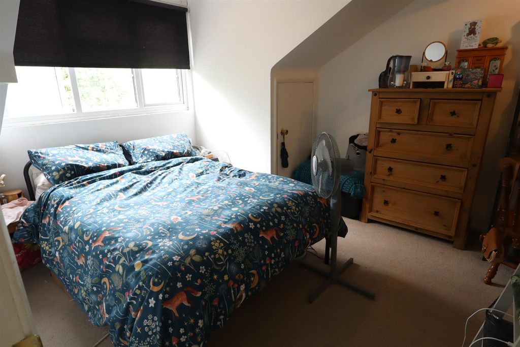 Property photo 3 of 6 Bedroom