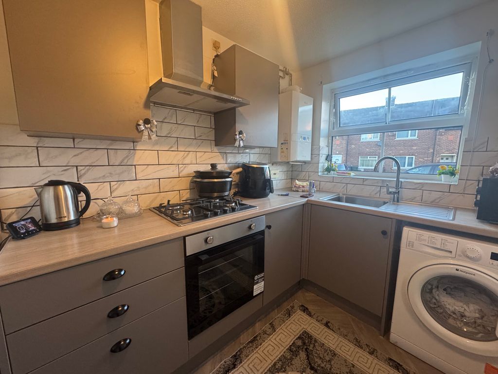 Property photo 2 of 7 Kitchen